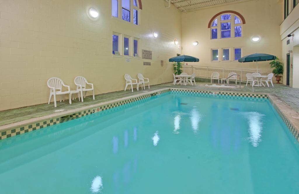 Country Inn & Suites By Radisson, St Charles Historic District Saint Charles Exterior foto